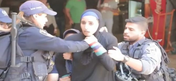 Siyonist İsrail Askerlerinden Filistinli Kadınlara Linç