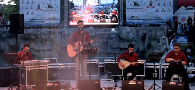 Yine Biz (Grup Yürüyüş - Canlı Performans)