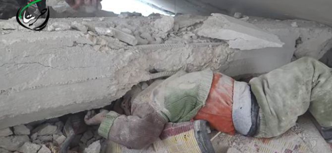 Bombardıman Altında İki Çocuk