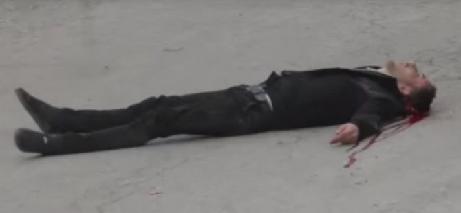 Siyonistler Yaralı Filistinli’yi Sokak Ortasında Katletti