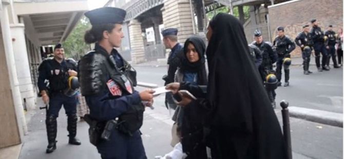 Fransa Polisi Mülteci Kadını Tartakladı!