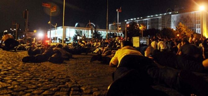 Darbecilerin İBB Önünde Halka Ateş Açma Ânı