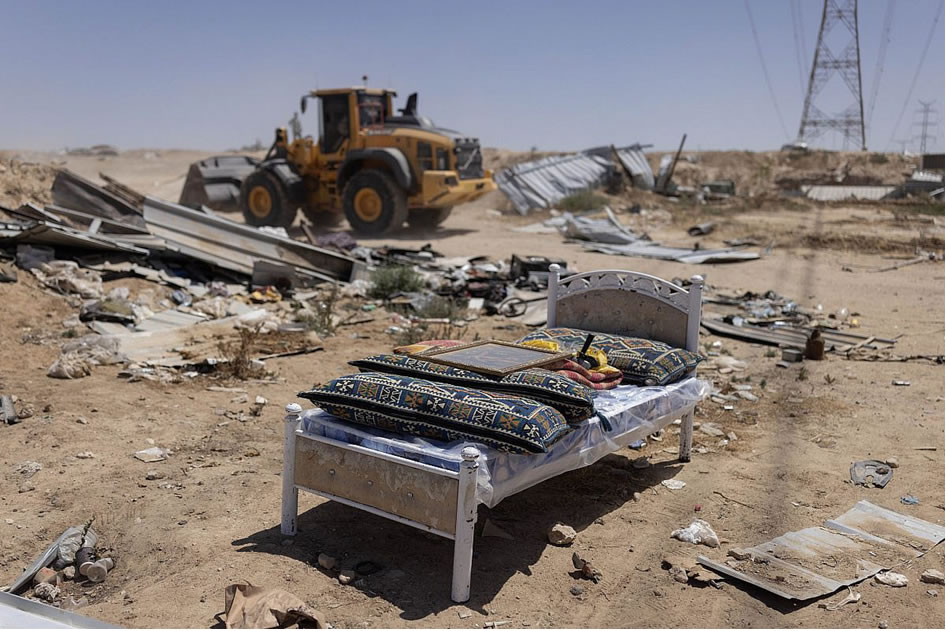 İsrail’in Negev’deki zorla tahliyeleri hız kazanırken yüzlerce insan ise evsiz kaldı