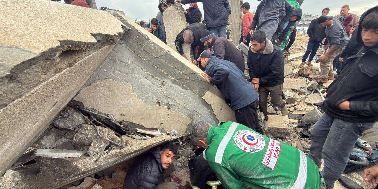Gazze Limanı yakınlarında duvar çökmesi sonucu 10 kişi yaralandı