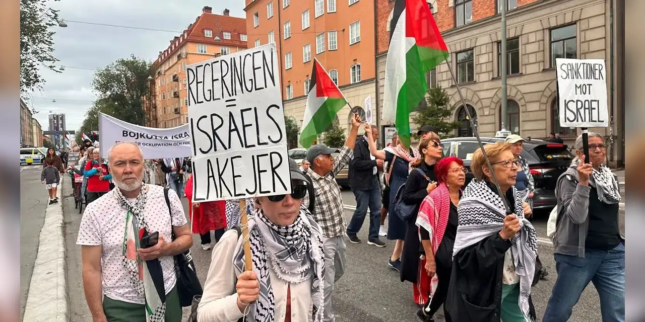 Soykırımcı İsrail'in Filistin ve Lübnan'a yönelik saldırıları İsveç'te protesto edildi