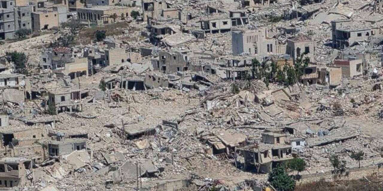 Siyonist İsrail Güney Lübnan'da okulları yıkıyor