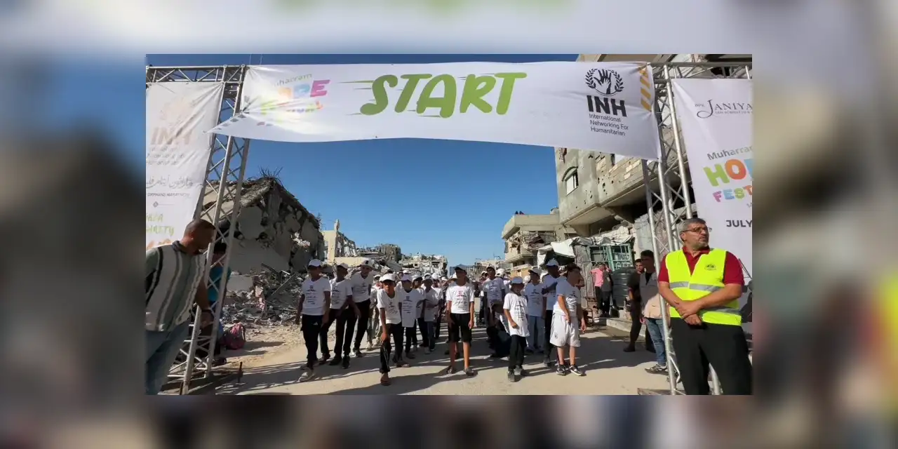 Gazze'de düzenlenen maratona katılan Filistinli yetim çocuklar, acılarını bir an da olsa unutmaya çalıştı
