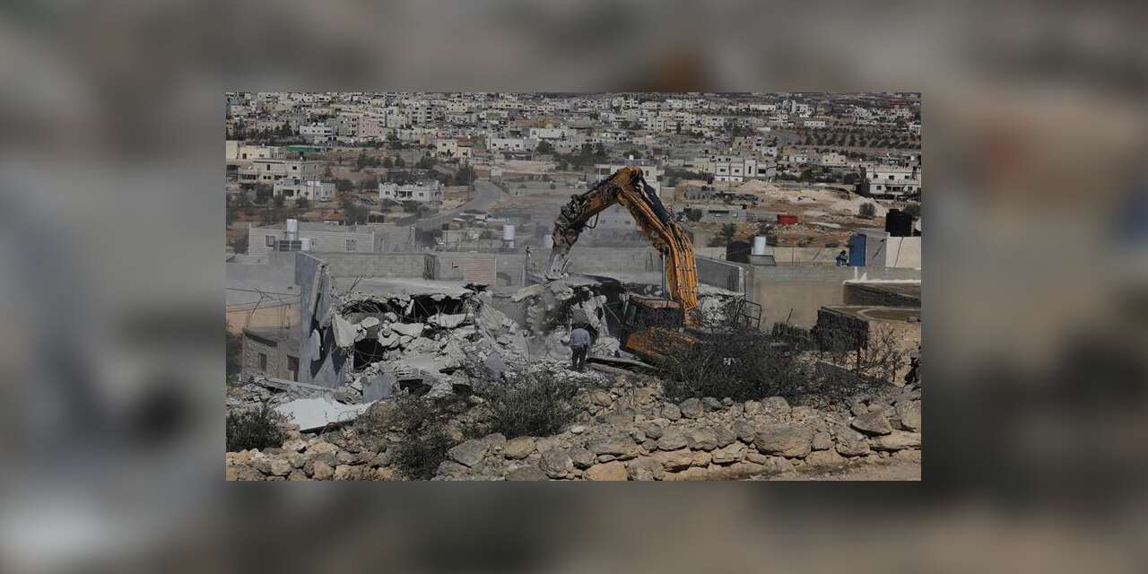 İşgal güçleri Ramallah’ta bir evi ve bir tesisi yıktı