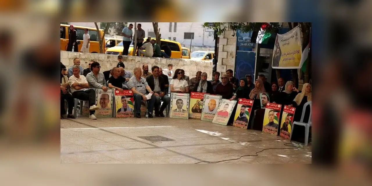 Filistinliler, Gazze halkı ve İsrail hapishanelerindeki esirlerle dayanışmak amacıyla gösteriler düzenledi