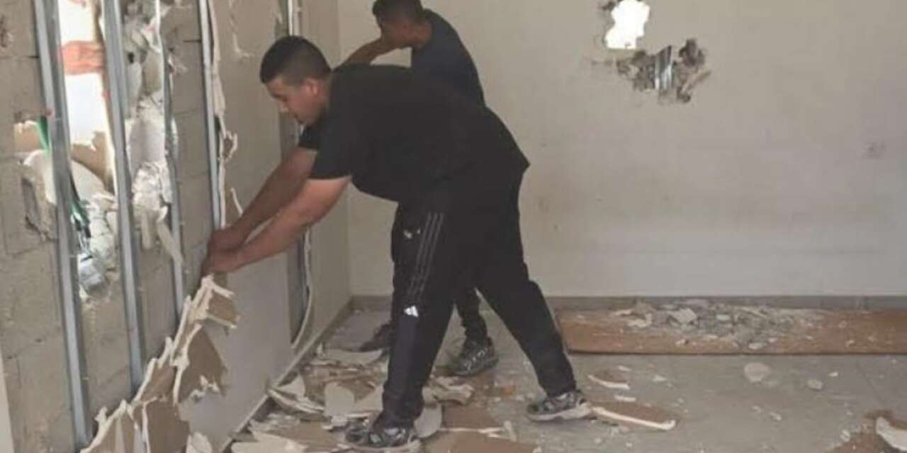 İşgal rejimi Kudüslü aileyi iki evlerini elleriyle yıkmaya zorladı