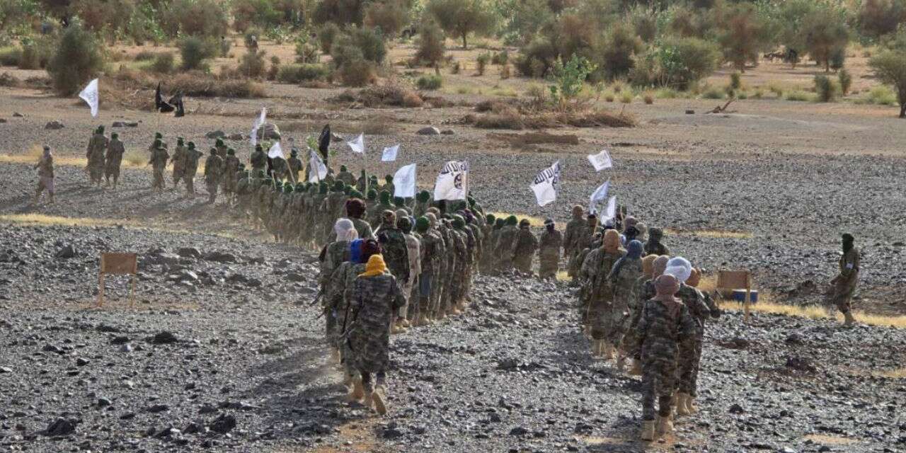 Mali'de askeri üsse saldırı: En az 10 asker öldü
