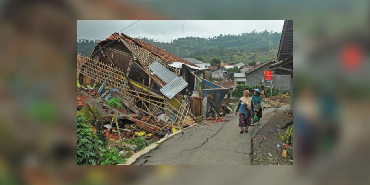 Endonezya'da 7,7 büyüklüğündeki depremde can kaybı 68'e yükseldi