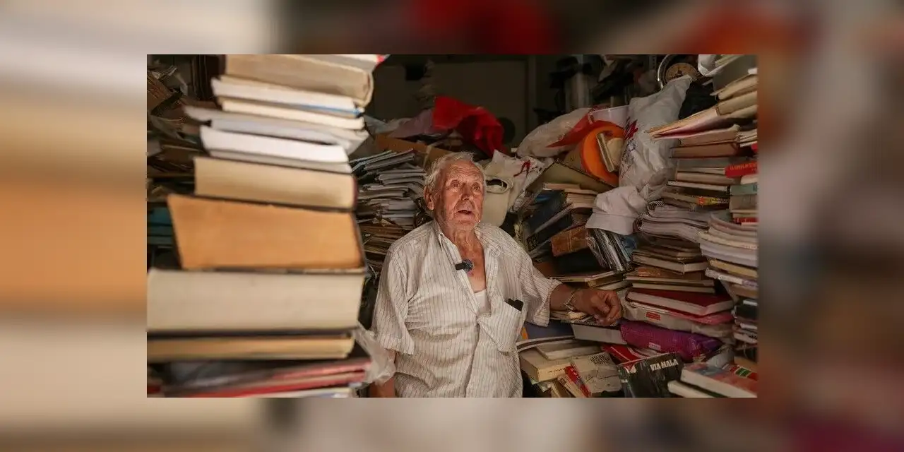 Halep'te 91 yaşındaki sahaf 1 milyon kitaplık arşiviyle şehrin kültürel hafızasını koruyor