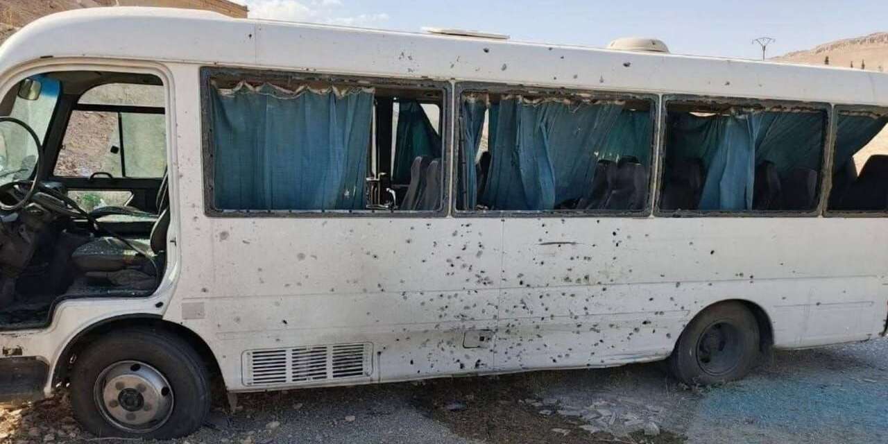 Suriye'de güvenlik güçlerini taşıyan otobüse bombalı saldırı düzenlendi