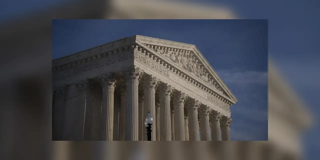 ABD mahkemesi Trump'ın 75 ülkeden gelen göçmen vizelerini askıya alma kararını durdurdu