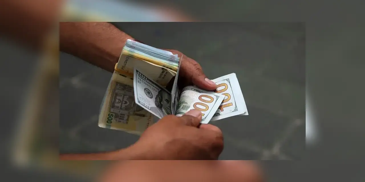 İran'da dolar serbest piyasada tarihinin en yüksek seviyesine çıktı