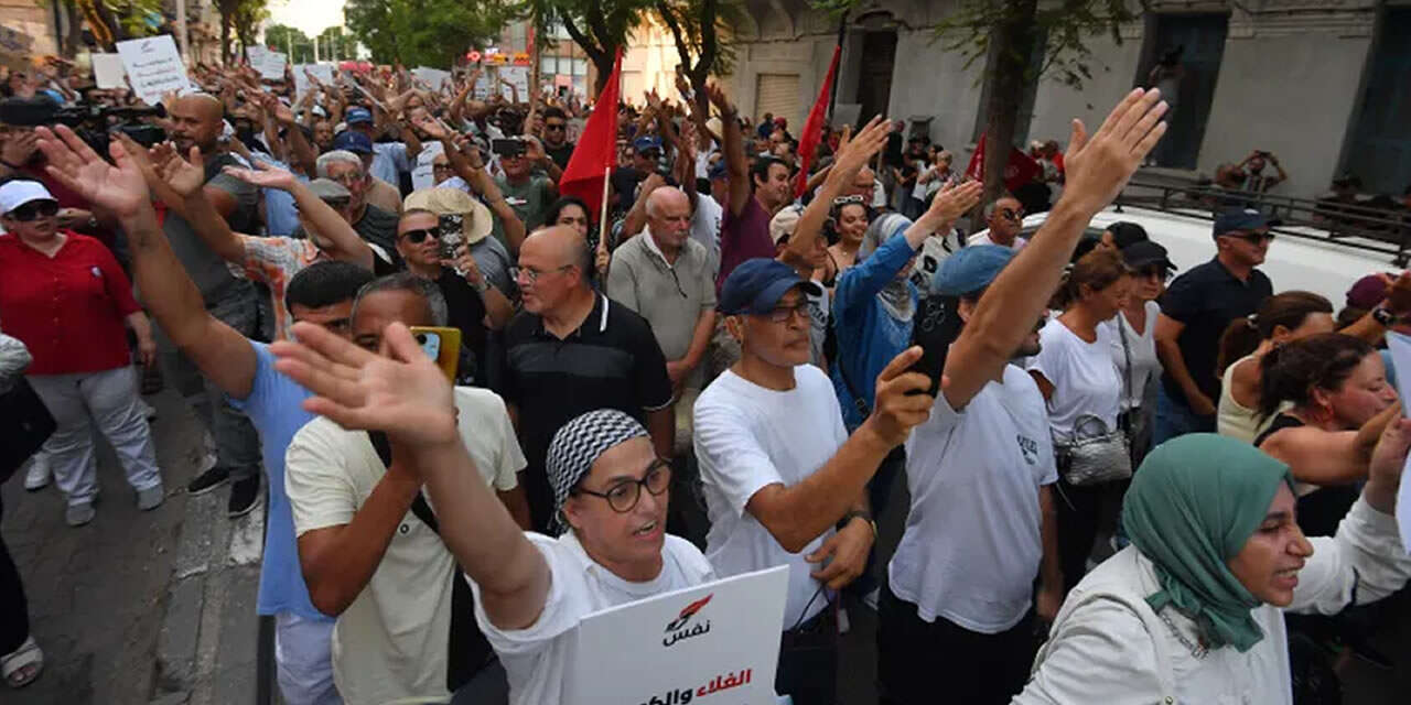 Kays Said diktası karşıtları ikinci ay üst üste Tunus sokaklarına çıktı