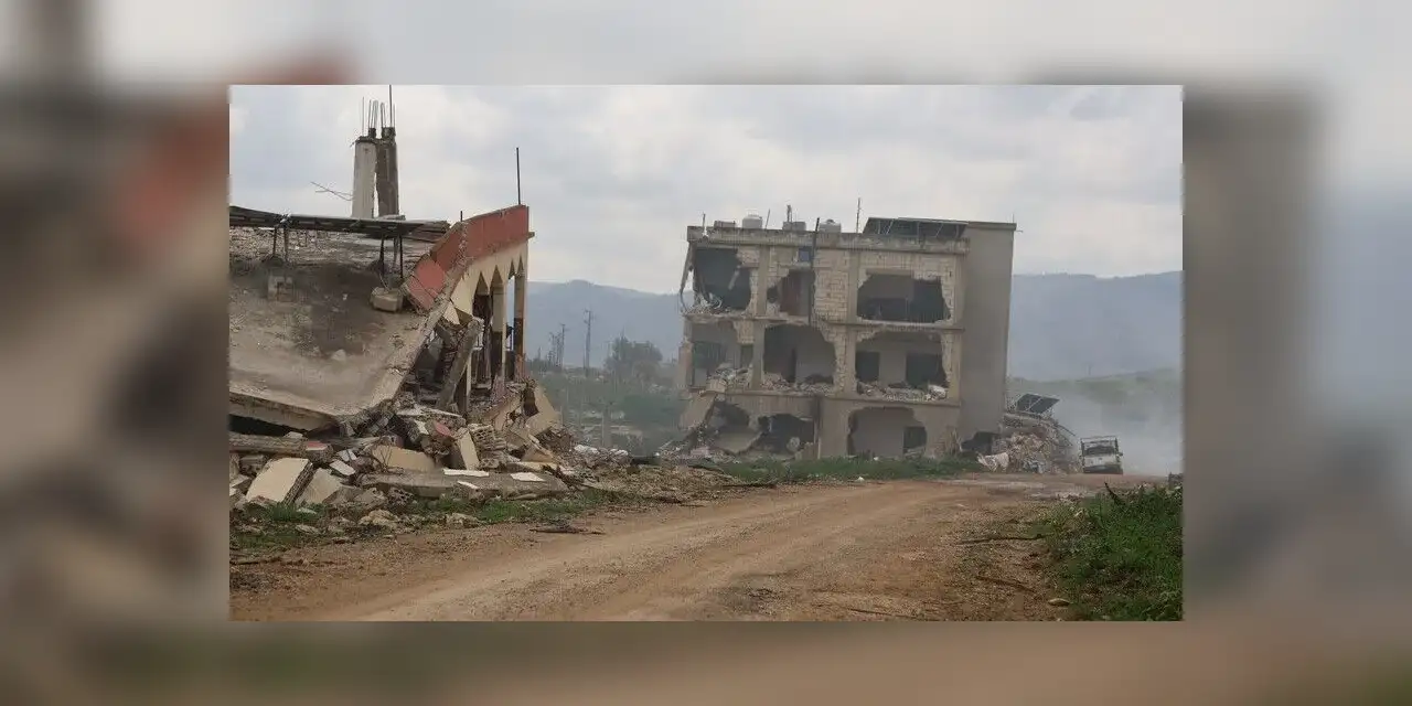 İşgalci İsrail Lübnan'ın güneyinde evleri yıkarak, bombalayarak gerilimi tırmandırmayı sürdürüyor