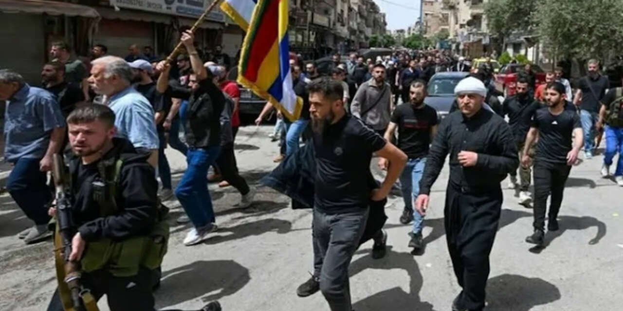 Dürzi grup sınav için Şam’a giden öğrencileri engelledi