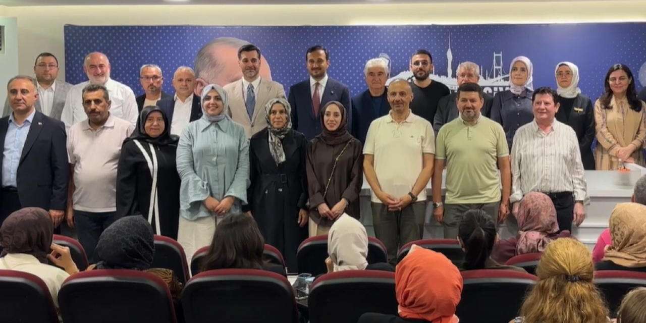 Üsküdar'da 4 CHP'li meclis üyesi AK Parti'ye katıldı