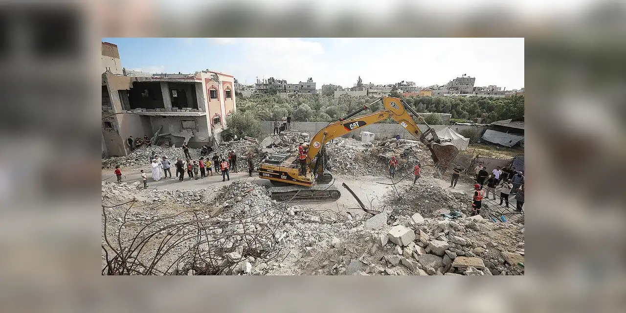 İsrail'in Gazze'de 3 yıl önce hedef aldığı binadaki 150 kişinin naaşı tek iş makinesiyle aranıyor