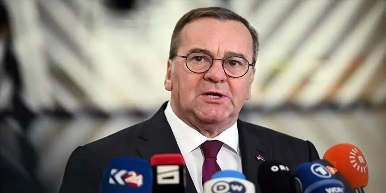 Almanya Savunma Bakanı, Ukrayna'ya PAC-2 füzeleri sağlama kararı aldığını söyledi