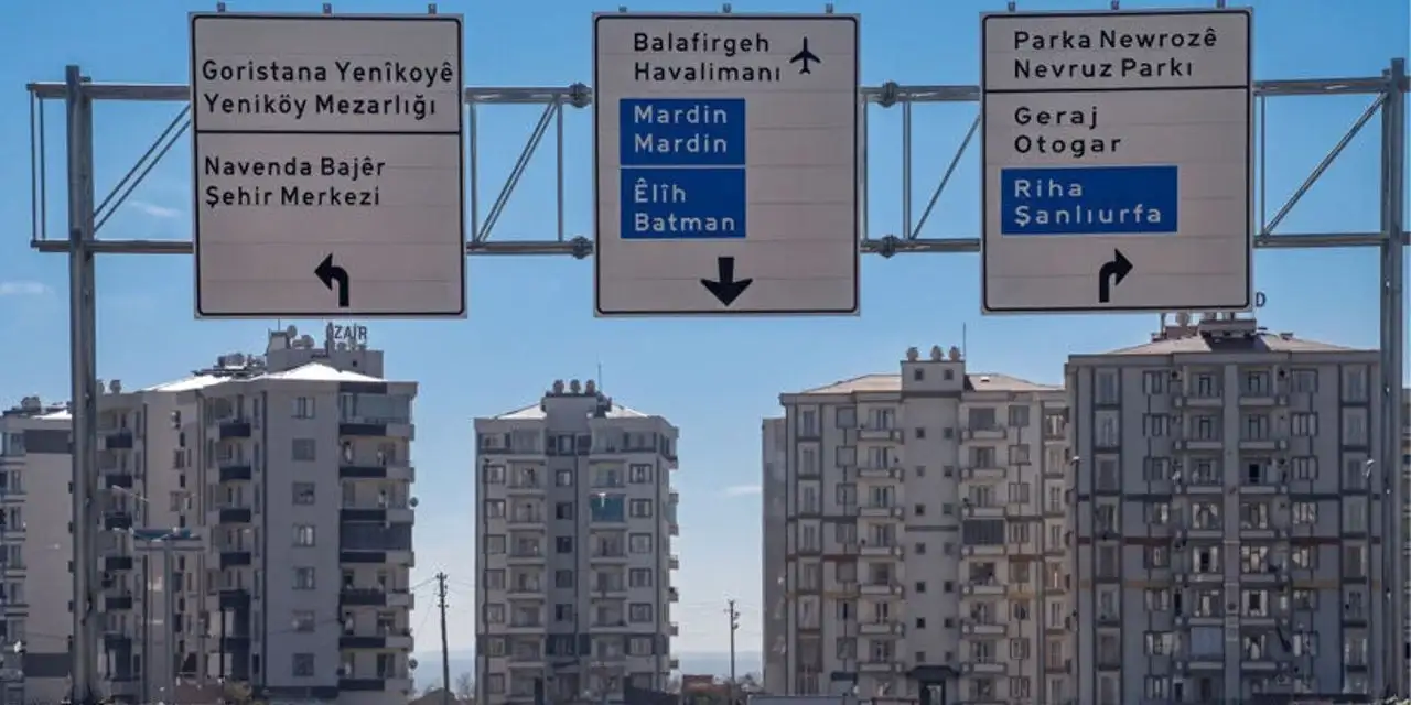 Kürtçe tabelalar üzerinden çerçeve yalanlar
