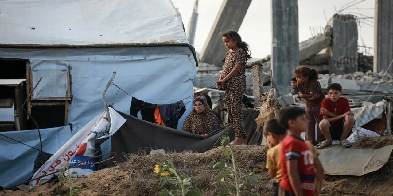Abbas, Filistinlilerin işgalci İsrail'in göçe zorlayan baskılarıyla karşı karşıya olduğunu söyledi