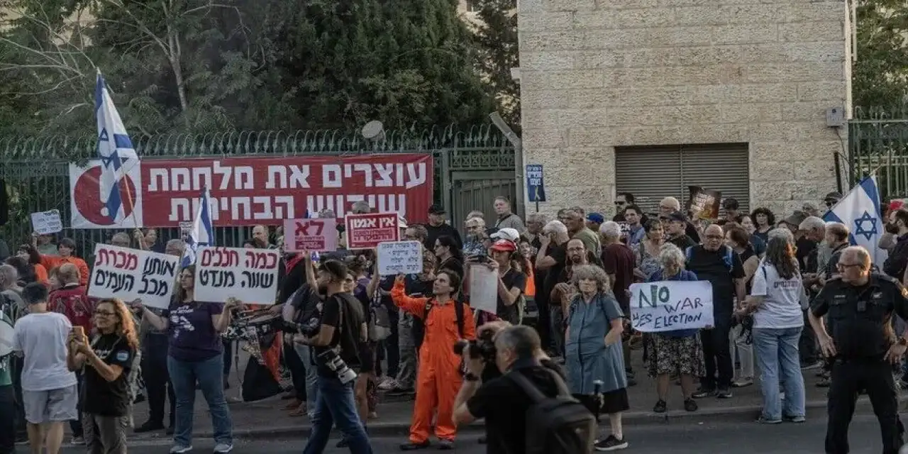 İsraillilerden Netanyahu hükümetinin seçimler öncesinde "bölgede tansiyonu yükseltmesine" karşı gösteri
