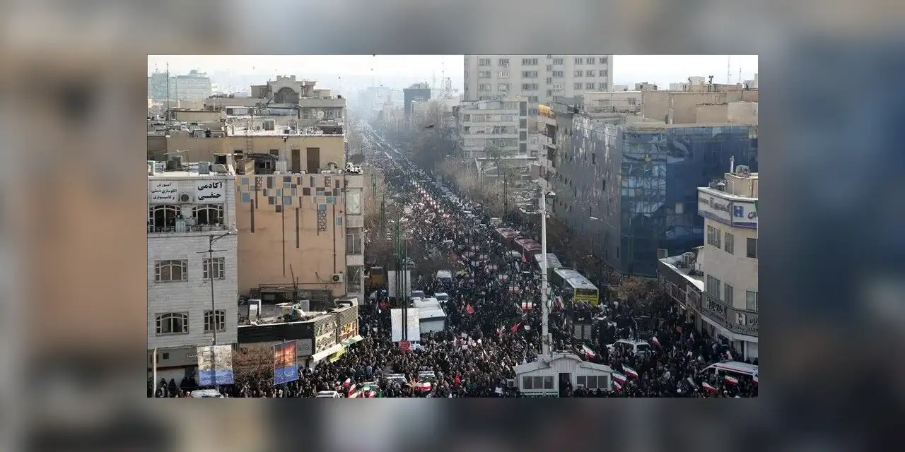 İran'da güvenlik güçleriyle silahlı grup arasında çıkan çatışmada 2 kişi öldürüldü