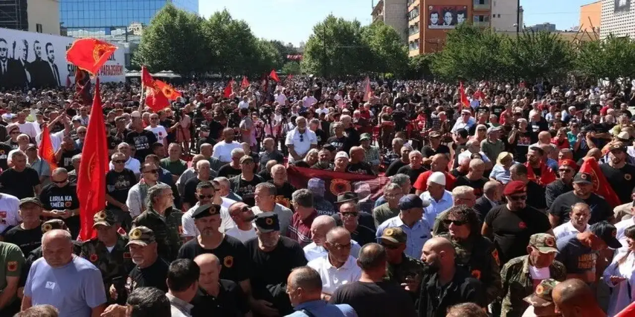 Kosova'da UÇK komutanlarının Lahey'de hapis cezasına çarptırılmasına yönelik protestolar sürüyor