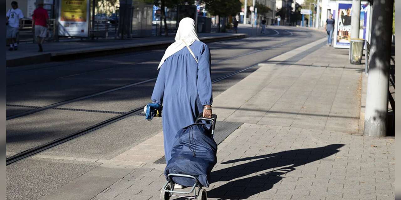 Avrupa’nın en güçlü partisi, Müslümanlara karşı bir korku dalgası körüklüyor