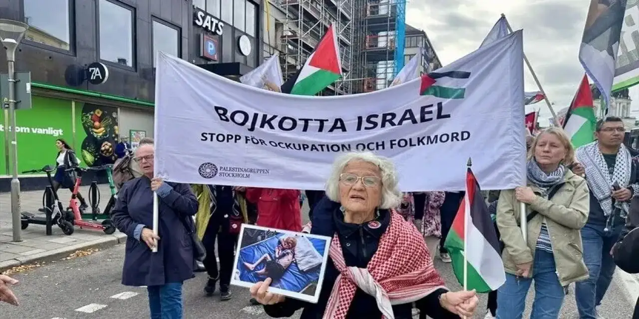 İsveç'te yüzlerce kişi soykırımcı İsrail'in Filistin ve Lübnan'a yönelik saldırılarını protesto etti