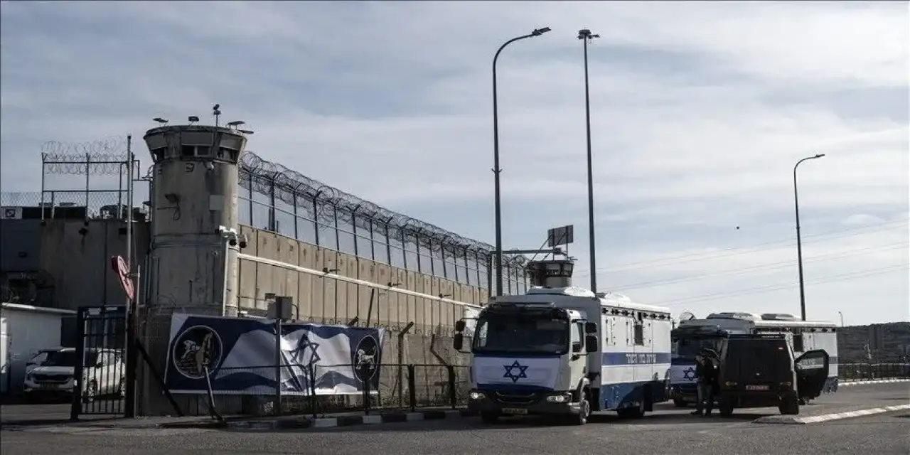 Siyonist zindanlardaki hamile Filistinli esir Beraa Ebu Hadice, avukatına hapishanedeki kötü muameleyi anlattı