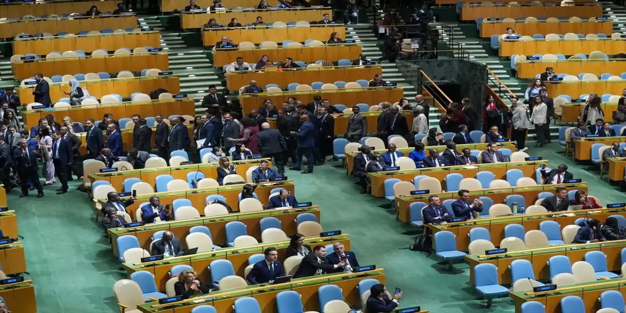 BM üyesi çok sayıda ülke, Genel Kurul salonunu terkederek soykırımcı Netanyahu'yu protesto etti