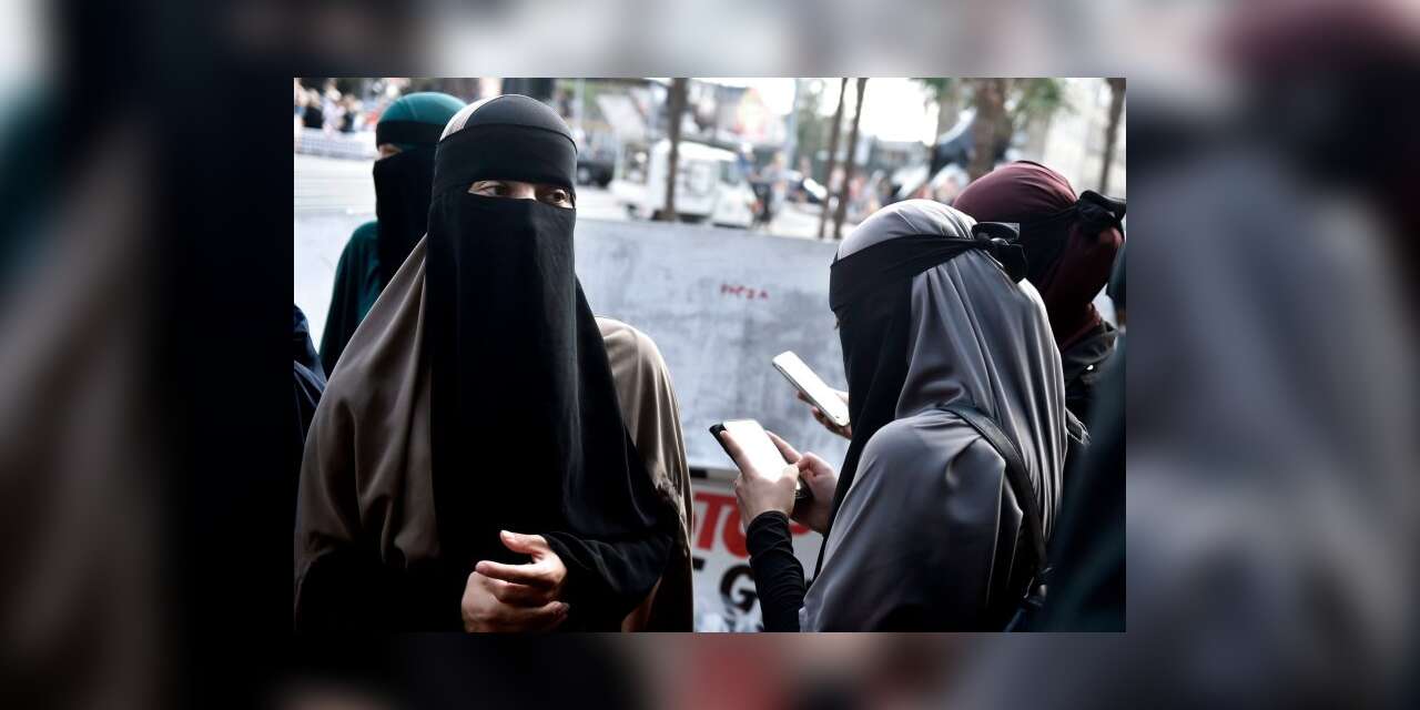 İspanya'nın Lleida kentinde kamuya açık alanlarda burka ve nikap yasağı