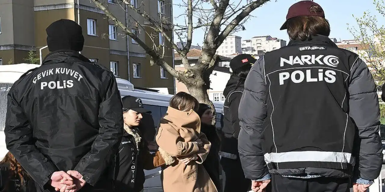 İstanbul'da sokak satıcılarına yönelik uyuşturucu operasyonunda 164 zanlı tutuklandı