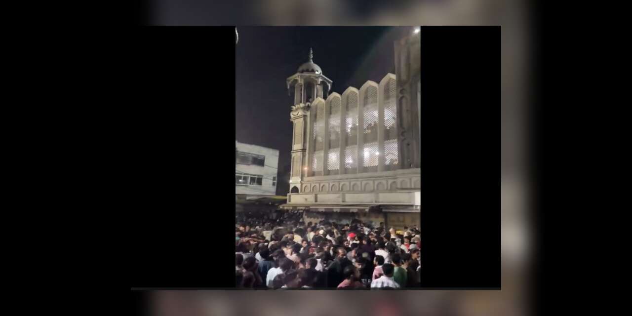 Hindistan'da Şahi Camii müdahalesine karşı Müslümanlar gece yarısı sokağa çıktı