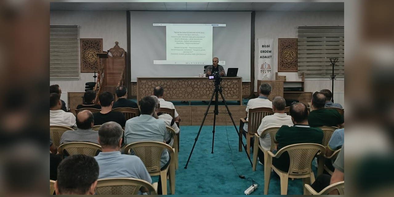 Özgür-Der Diyarbakır'da “Kur’an’ın Hayata Açılan Kapısı: Sünnet” konusu işlendi