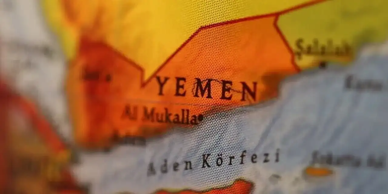Taiz'den Aden'e uzanan geniş hat hükümet güçleri ile Husiler arasındaki çatışmalara sahne oluyor