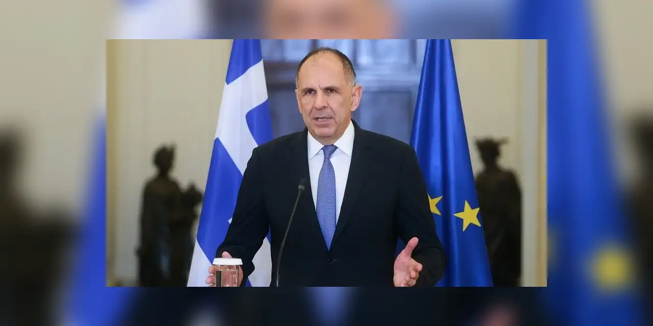 Yunanistan Dışişleri Bakanı, uygun koşullarda Hürmüz'de operasyona katılabileceklerini söyledi
