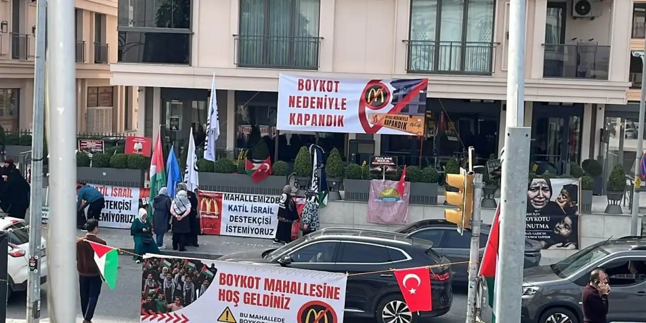 Üsküdar'da 1 yıldır boykot edilen Mc. Donald's şubesi mühürlendi!