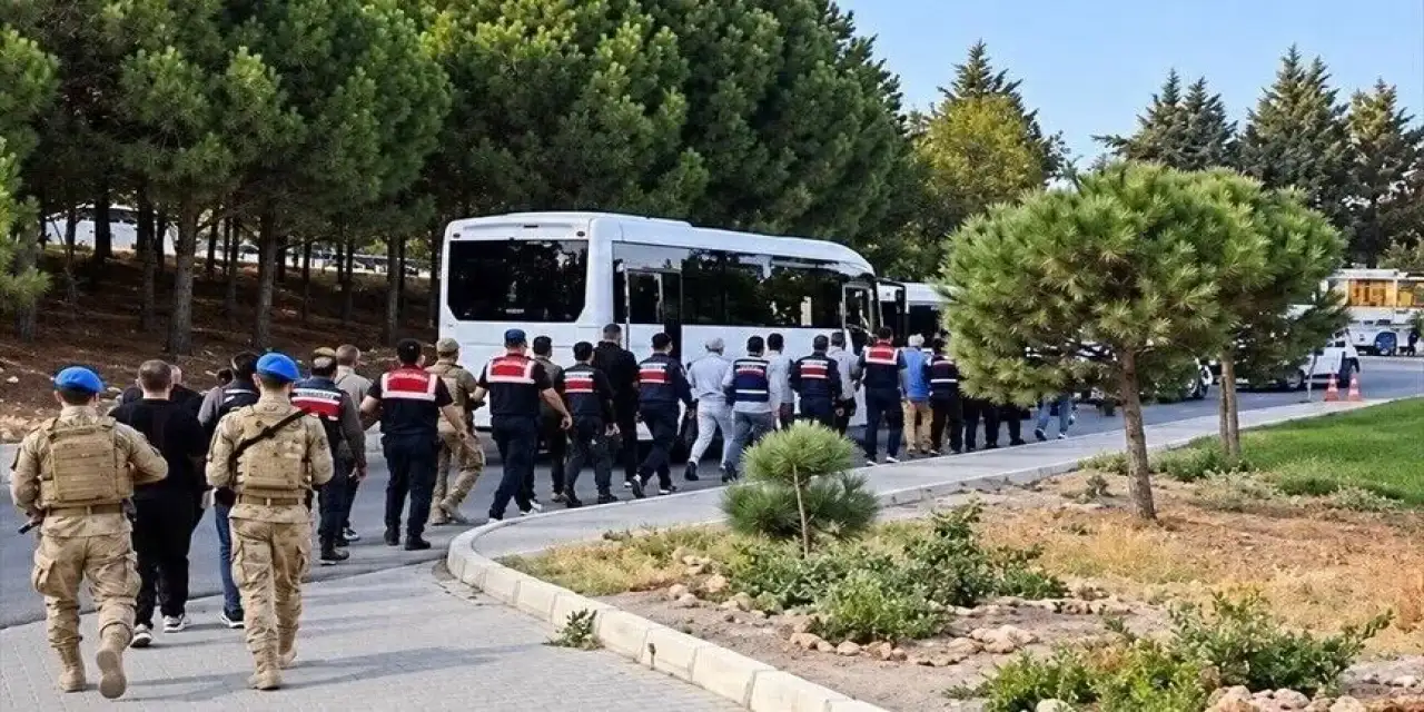 İzmir'de Çeşme Belediyesine yönelik soruşturmada 10 şüpheli tutuklandı