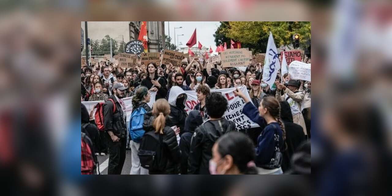 Fransa'da hükümetin taahhütlerine rağmen liselilerin eylemleri sürüyor