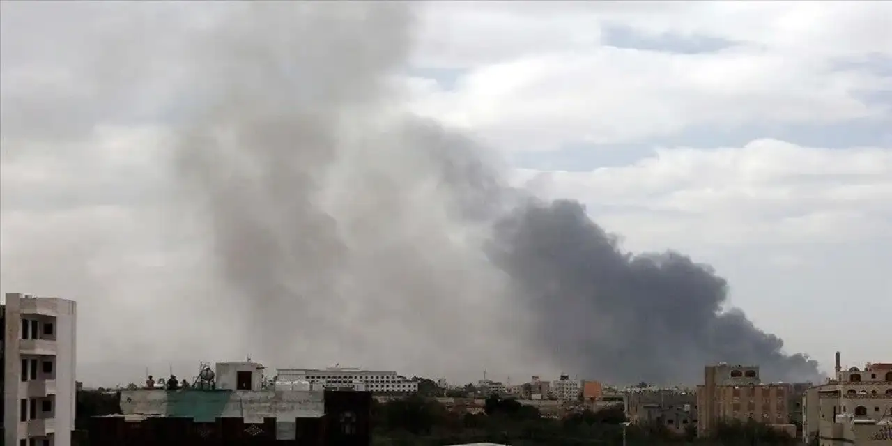 Yemen'in batısındaki Hudeyde vilayetinin Ras İsa bölgesine hava saldırıları düzenlendi