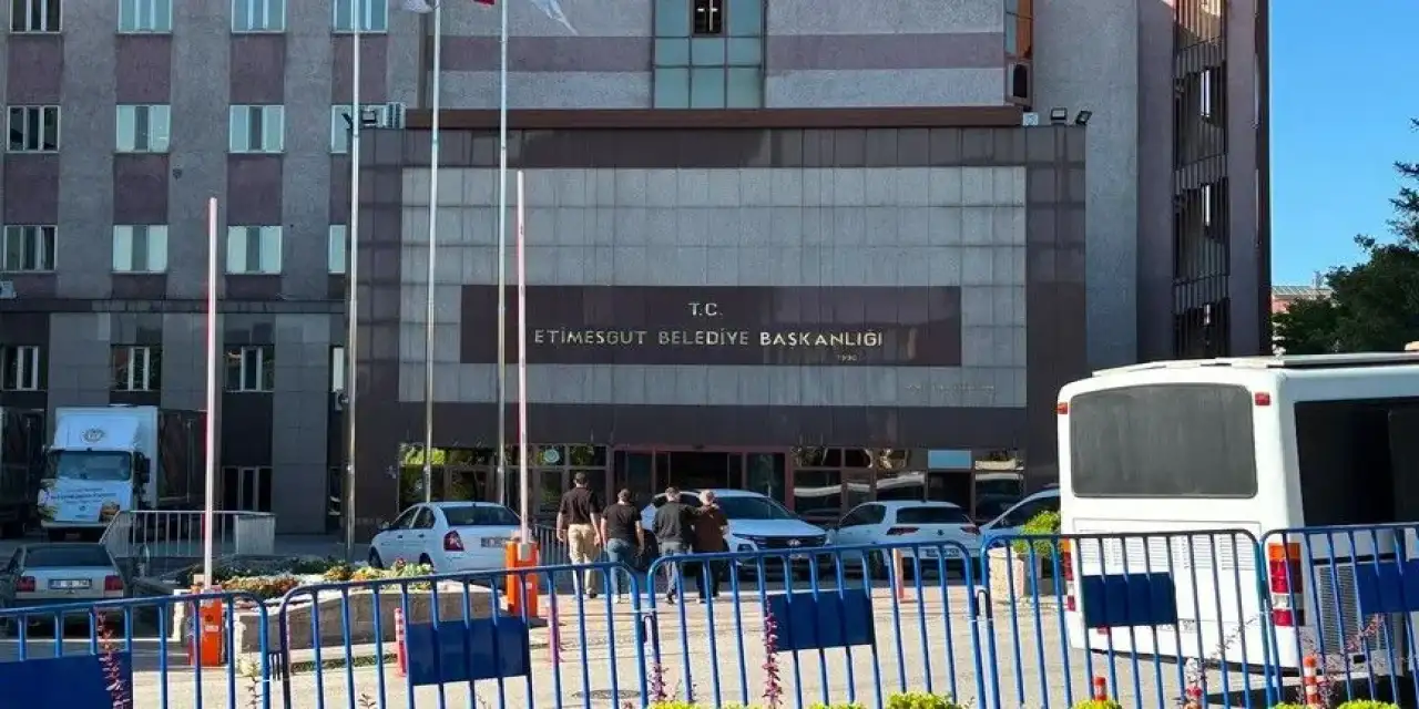 Etimesgut Belediyesine yönelik "yolsuzluk" soruşturmasında 7 şüpheli tutuklandı