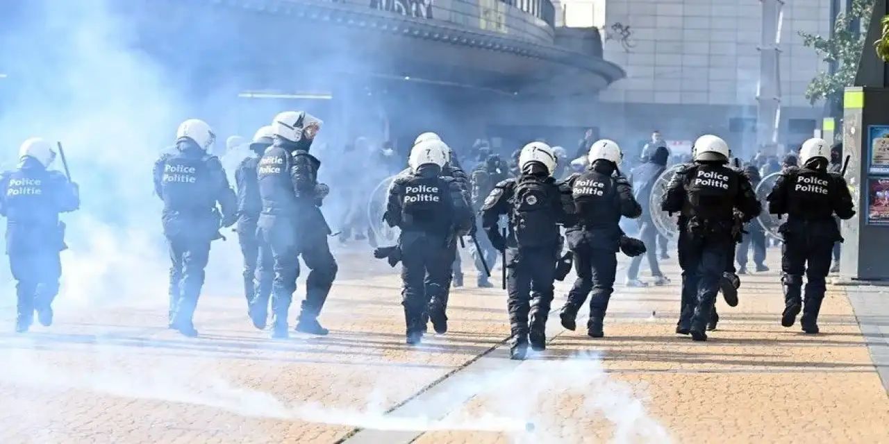 Belçika'da eğitim politikaları karşıtı protestolar yine olaylı geçti