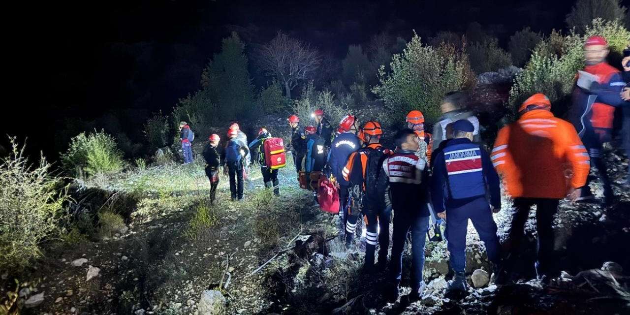 Isparta'da kanyonda mahsur kalan 14 kişilik İHH gönüllülerinden 1 kişi hayatını kaybetti