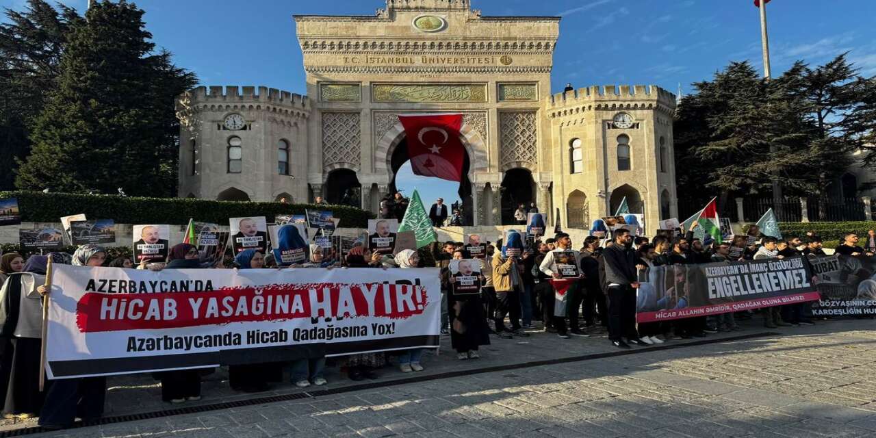 Beyazıt meydanında Azerbaycan’daki hicab yasağı protesto edildi