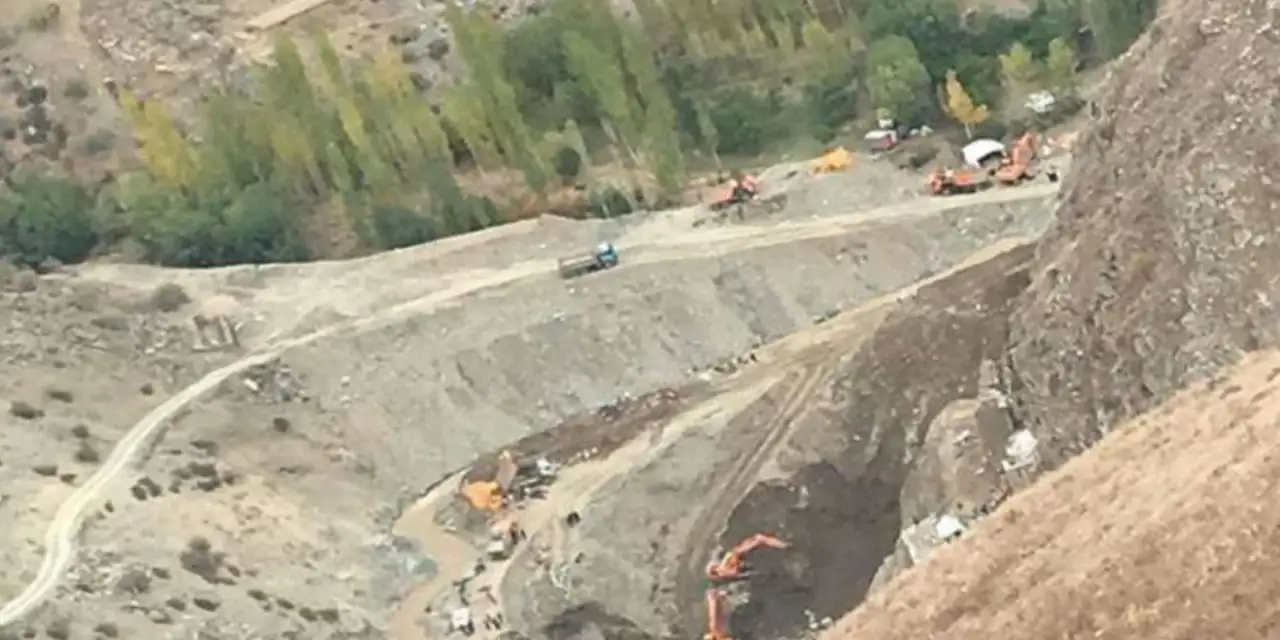 Afganistan, bir bölgede altın madenciliği projesini başlattı!